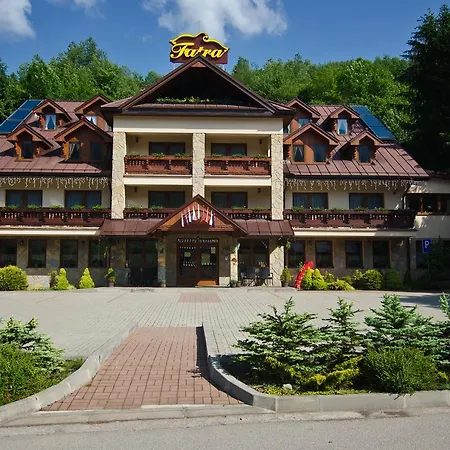 法特拉酒店 *