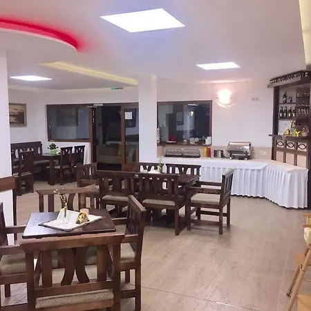 法特拉酒店 *